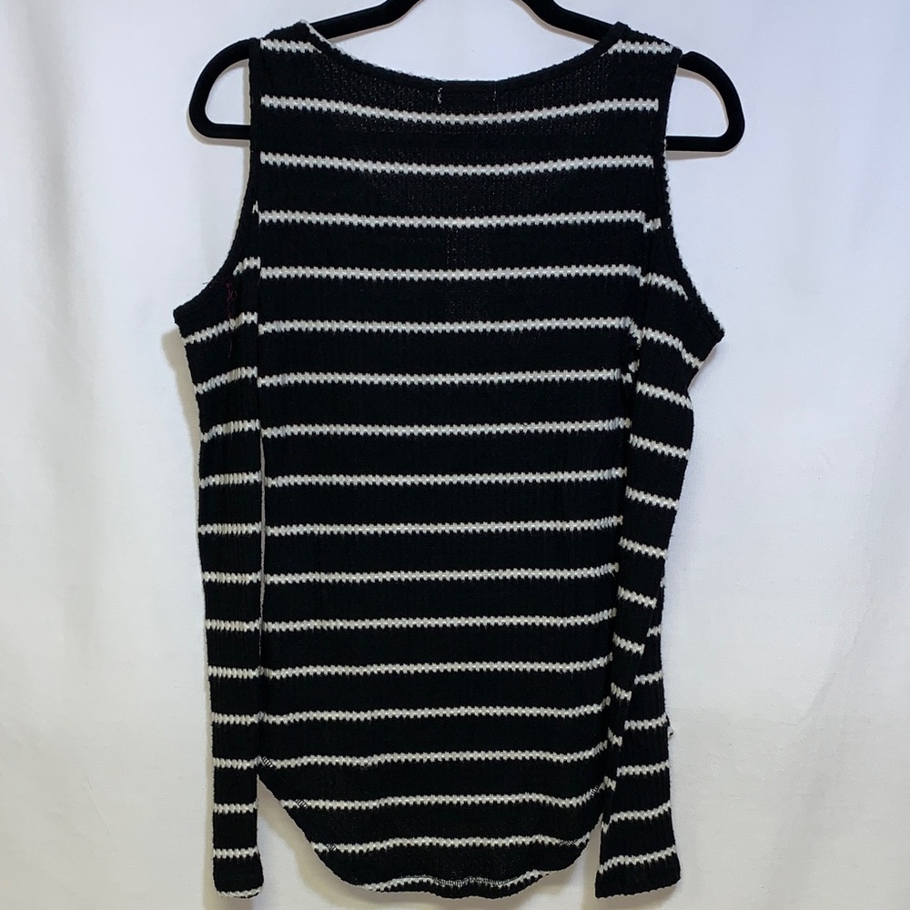 Ultra Flirt Black and White Striped Cold Shoulder Top - Picture 5 of 6